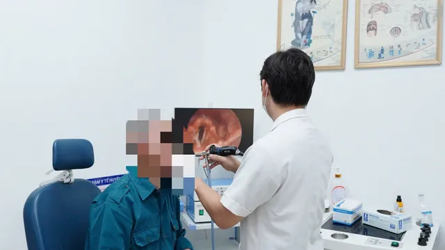 Suýt biến chứng nặng vì hóc xương cá khi vừa ăn vừa nghe điện thoại