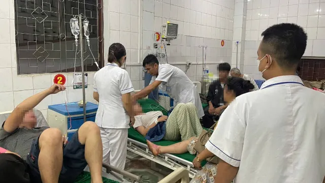 Ngộ độc rau rừng lạ, 3 người nhập viện cấp cứu