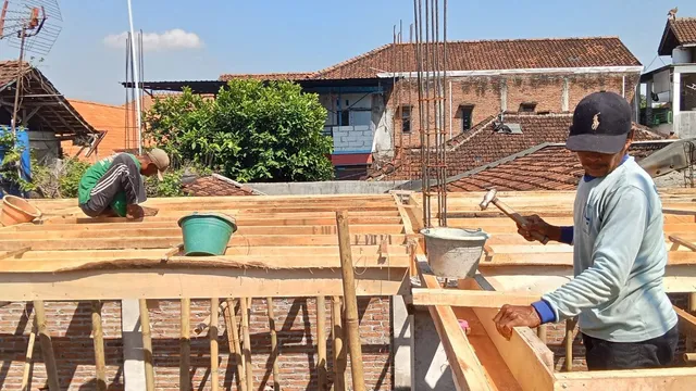 Nguy cơ sốc nhiệt khi làm việc dưới nắng nóng