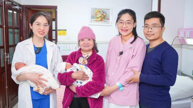 Mắc 5 nguyên nhân hiếm muộn vẫn đón song thai