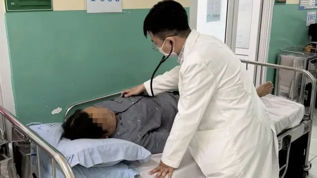 Nguy kịch vì uống rượu kéo dài: Cảnh báo viêm gan do rượu mức độ nặng