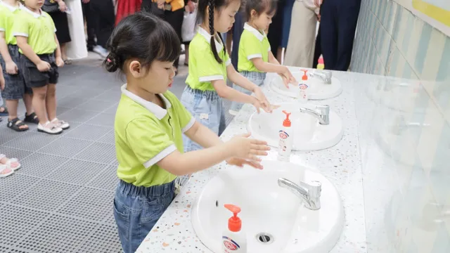 Hà Nội phát động chiến dịch vệ sinh môi trường phòng, chống bệnh tay chân miệng trong trường học