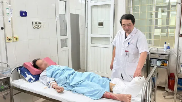 Giữ lại bàn chân cho bệnh nhân bị bỏng điện 