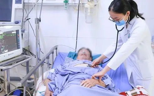 Người bệnh hôn mê, suy hô hấp nặng do nhồi máu cơ tim