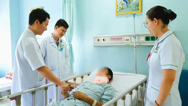 Bệnh nhân liệt tứ chi do máu tụ ngoài màng tủy