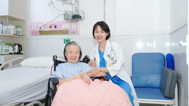 Cụ bà 91 tuổi vượt cửa tử sau suy hô hấp nguy kịch