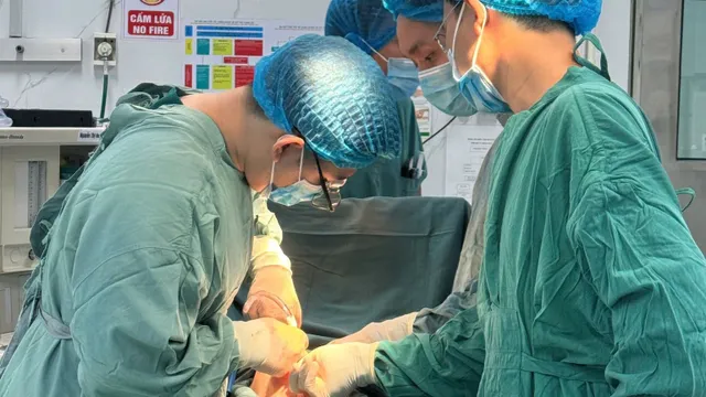 Nuốt 6 mảnh lưỡi lam, nữ bệnh nhân suýt thủng ruột nguy kịch