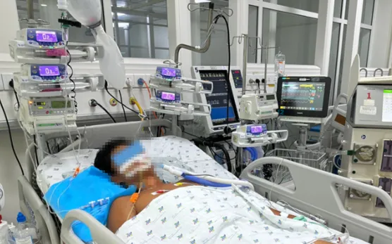 Nam sinh sốc nhiệt nguy kịch sau chơi bóng dưới nắng