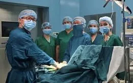 Cứu bệnh nhân bị cá chình cắn rách cổ tay