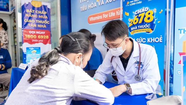 Đưa bác sĩ đến nhà thuốc: Long Châu cùng Hội Thầy thuốc trẻ Việt Nam nâng chuẩn chăm sóc sức khỏe cộng đồng