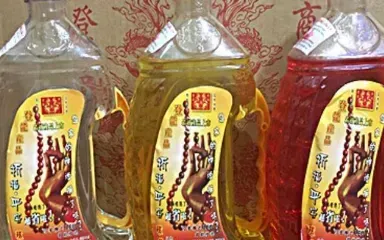 Trẻ bị viêm phổi do uống nhầm dầu thắp đèn thờ