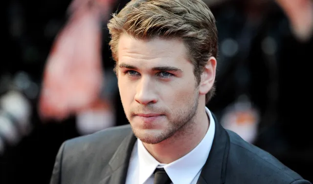Liam Hemsworth không thích phô trương đời tư | VTV.VN