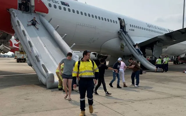 Sự Cố Lao Động Tại Sân Bay Sydney: Nhân Viên Qantas Gặp Tai Nạn Nghiêm Trọng Tại Cầu Hàng Không Sự Cố Lao Động Tại Sân Bay Sydney: Nhân Viên Qantas Gặp Tai Nạn Nghiêm Trọng Tại Cầu Hàng Không