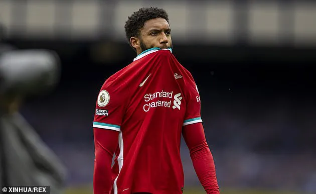 Joe Gomez chấn thương nặng, Liverpool đau đầu vì hàng thủ