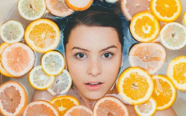 Có nên bổ sung vitamin C bằng nước ép trái cây không? Có nên bổ sung vitamin C bằng nước ép trái cây không?