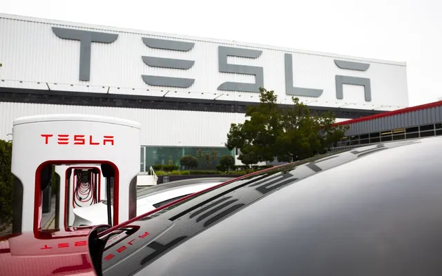 Cổ phiếu Tesla sẽ cán mốc 3.000 USD vào năm 2025? | VTV.VN
