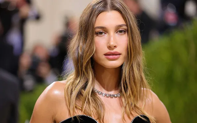 Liên tục bị đe dọa, Hailey Bieber trải lòng về "giây phút khó khăn nhất và  buồn nhất" | VTV.VN