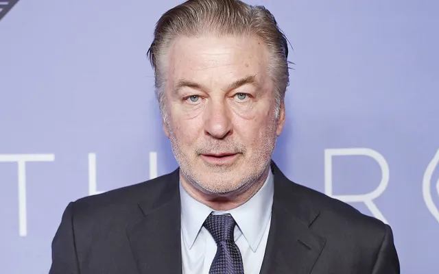 Alec Baldwin phẫu thuật thay khớp háng | VTV.VN