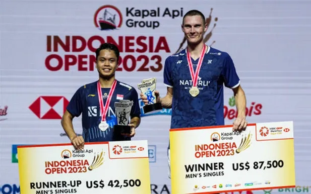 Viktor Axelsen vô địch giải cầu lông Indonesia mở rộng | VTV.VN