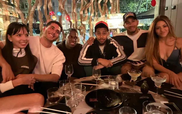 Rộ tin đồn Shakira có mối tình mới với tay đua công thức 1 Lewis Hamilton |  VTV.VN