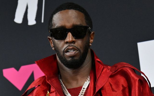 Ông trùm Hip hop P Diddy cảm thấy "ghê tởm" khi xem lại video đánh bạn gái gần 1 thập kỷ trước | VTV.VN