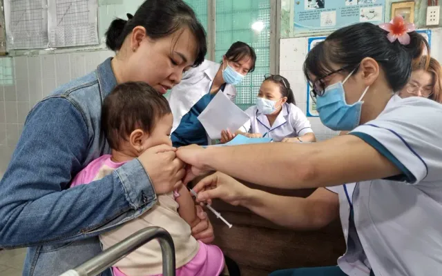 Đồng Nai phấn đấu 95% số trẻ trong độ tuổi được tiêm chủng vaccine sởi