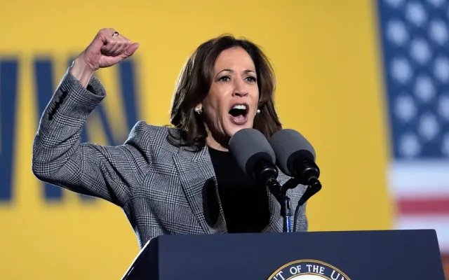 Phó Tổng thống Kamala Harris kêu gọi cử tri đưa nước Mỹ "lật sang trang mới" | VTV.VN