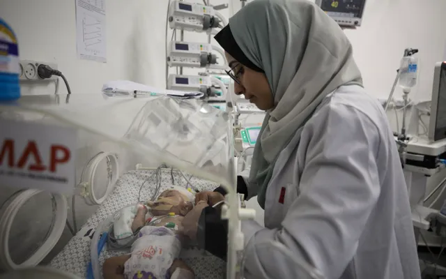 Nhiều trẻ sơ sinh tử vong vì hạ thân nhiệt trong tiết trời giá rét ở Gaza |  VTV.VN