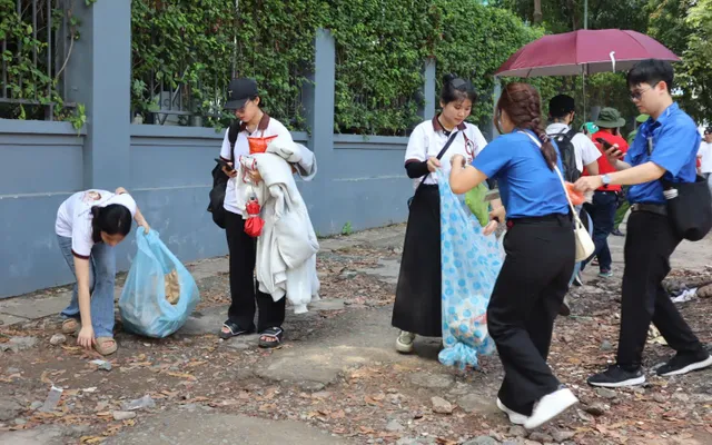 Việc giữ gìn vệ sinh sau lễ hội không chỉ bảo vệ môi trường