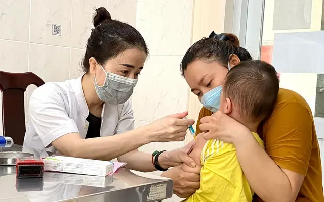 Gần 82.000 ca nghi sởi: Bộ Y tế yêu cầu tăng tốc tiêm chủng đợt 3