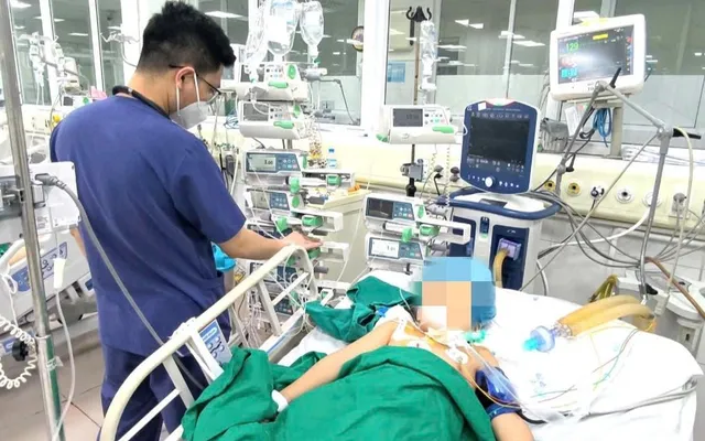Bé gái 7 tuổi nguy kịch vì uốn ván sau chấn thương bàn chân