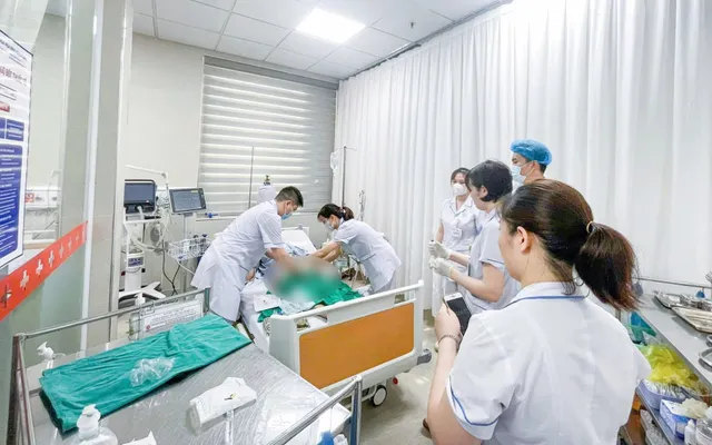 Cứu sống bé trai 13 tuổi đuối nước không có người thân đi cùng