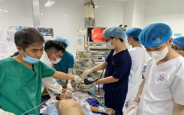 Cứu sống bé trai 12 tuổi bị xuất huyết tiêu hóa nguy kịch nhờ phối hợp liên viện