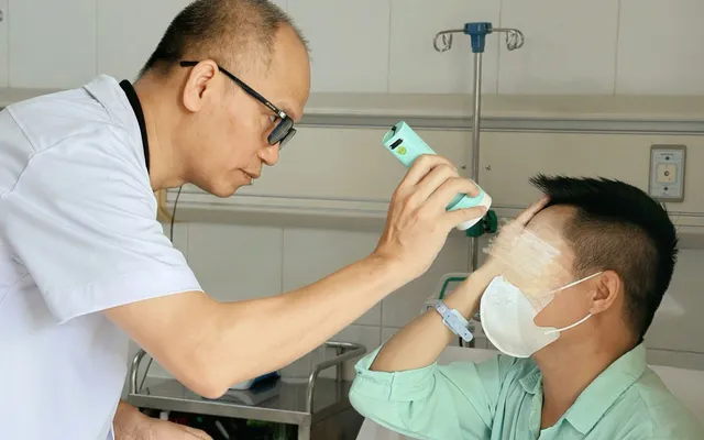 Tiêm filler tại "spa người quen", nam bệnh nhân suýt mù mắt trái