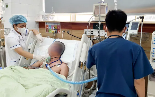 Ngậm “cồn y tế”, người đàn ông hôn mê vì ngộ độc methanol