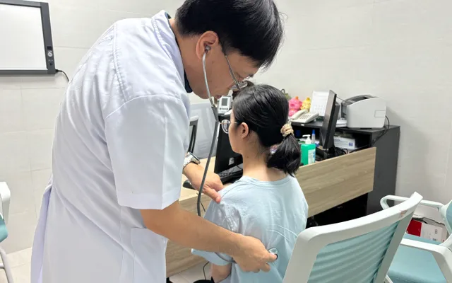 Nữ sinh 18 tuổi bị bánh xe ô tô cán trực tiếp qua vùng ngực được cứu sống kỳ diệu