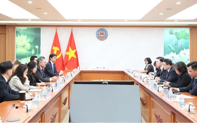 Vietnam, Bloomberg seek deeper ties to boost financial market development