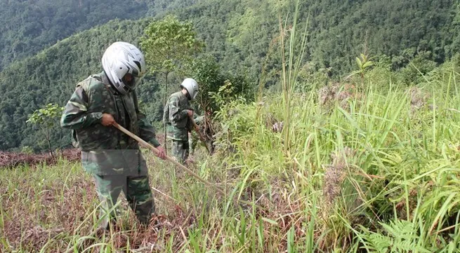 RoK helps Vietnam train mine clearance personnel