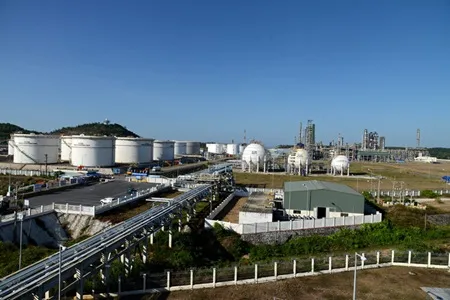 Experts call for Gov't review of local oil refinery development