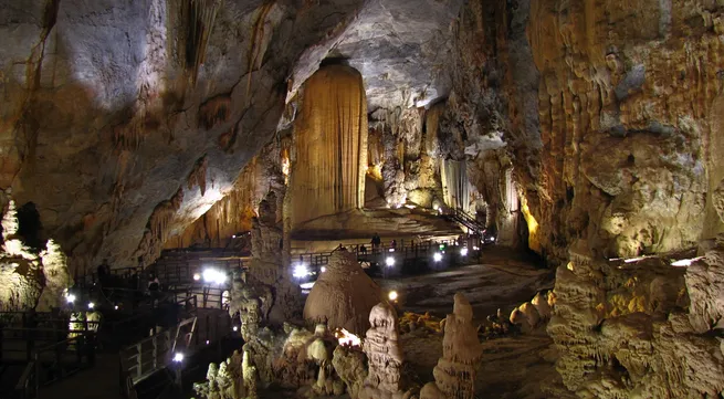 Vietnamese children in US help promote Son Doong Cave