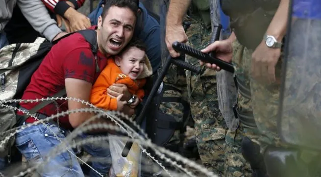 Mediterranean refugee and migrant numbers pass 300,000 in 2015