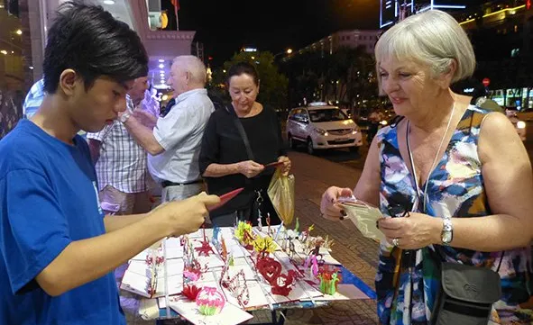 Foreign tourists see few smiles in Vietnam