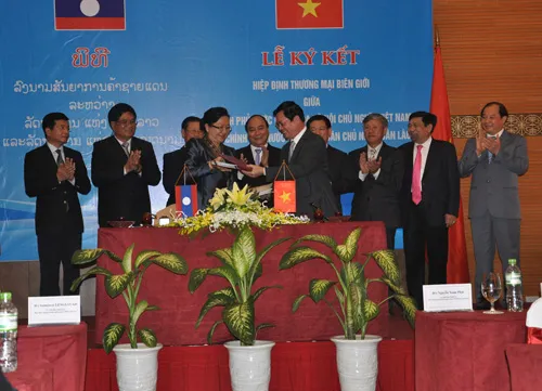 Vietnam, Laos ink border trade agreement