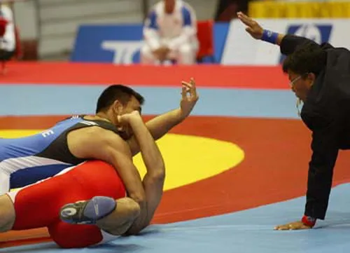 Vietnam grab two medals at junior wrestling champs