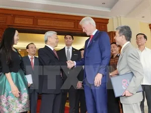 Party leaders receive former President Clinton