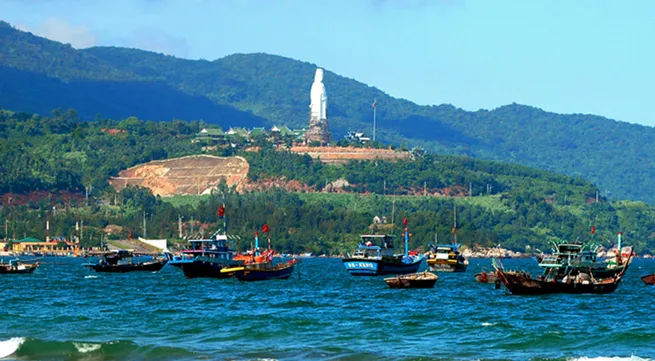 Son Tra Peninsula promotes coral reef conservation