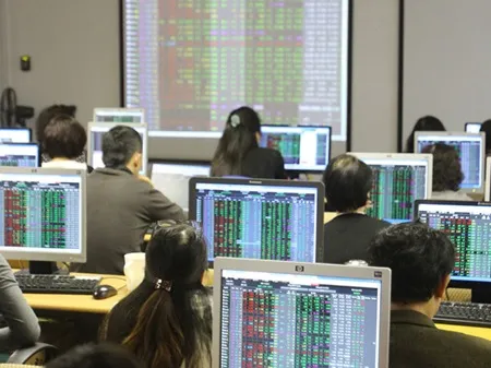 Vinamilk drives market higher