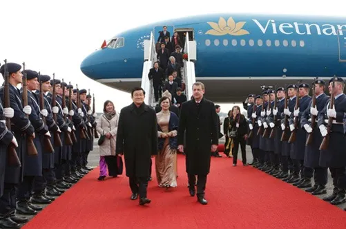 State President meets overseas Vietnamese in Germany