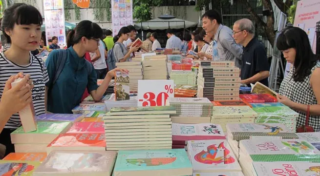 Book festival celebrating Christmas to open in Hanoi
