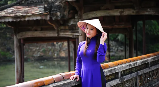 Hue’s traditional ao dai – a specialty of Hue tourism